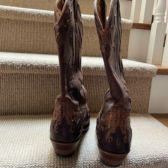 Beautiful brown cowboy boots. Only worn once. - Picture 4 of 5